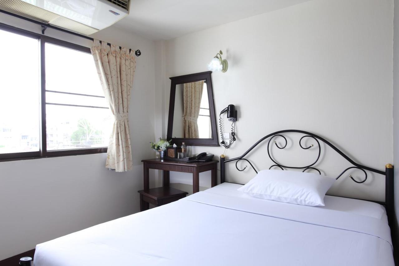 Rambuttri Village Plaza - Sha Extra Plus Bangkok Room photo